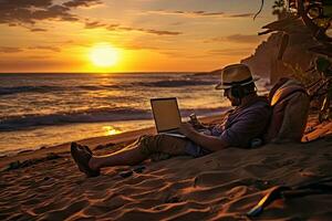 homem trabalhando com computador portátil em a de praia às pôr do sol. estilo de vida conceito, homem deitado em a areia do a de praia com uma computador portátil trabalhando às pôr do sol sobre a oceano, ai gerado foto