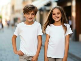 fofa irmão ou amigo, Garoto e menina vestindo em branco esvaziar branco camiseta brincar para Projeto modelo, ai gerado foto