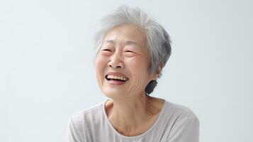 fechar acima foto do a 80 anos chinês mulher rindo com alzheimer doença em branco fundo. generativo ai