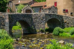 parque naturel regional des vulcões d'auvergne foto