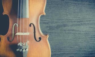 o violino de mesa, clássico instrumento musical utilizado na orquestra. foto