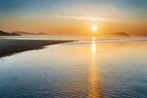 a Sol sobe sobre a oceano e a de praia. gerado por IA foto