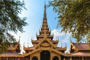 entrada do palácio mandalay localizado em myanmar, birma foto