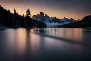 uma lago dentro a montanhas às pôr do sol. gerado por IA foto