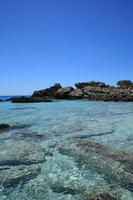 praia kedrodasos ilha de creta lagoa azul acampamento costa águas cristalinas foto