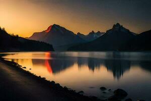 a Sol conjuntos sobre montanhas e uma lago. gerado por IA foto