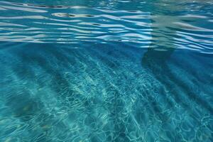 lindo azul água dentro a piscina dentro uma fotorrealista estilo. ai gerado ilustração. foto