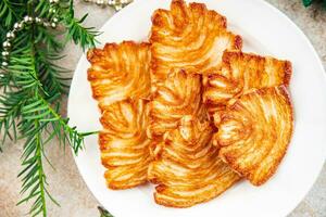 biscoitos sopro pastelaria biscoitos Natal doce sobremesa sopro nevoeiro feriado tratar Natal celebração refeição Comida lanche em a mesa cópia de espaço Comida fundo rústico topo Visão foto