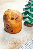 Panettone Natal cozimento doce pastelaria doce sobremesa feriado tratar Novo ano e Natal celebração refeição Comida lanche em a mesa cópia de espaço foto