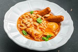 cebola argolas profundo frigideira tomate molho velozes Comida comendo cozinhando refeição Comida lanche em a mesa cópia de espaço Comida foto