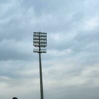 Grilo estádio inundar luzes postes às Délhi, Índia, Grilo estádio luzes foto
