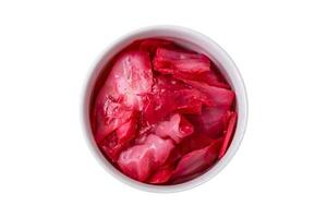 delicioso picante Rosa repolho fatiado e cozinhou dentro coreano estilo em uma cerâmico prato foto