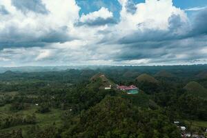 lindo montanhas dentro a Filipinas, chamado chocolate colinas. foto