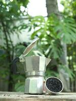 moka Panela café criador casa beber pequeno e Boa sentir dentro jardim e de madeira mesa foto