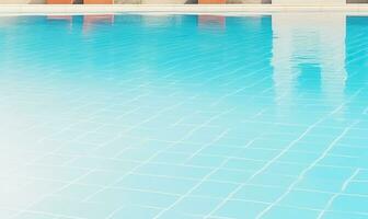 a Claro azul água do a esvaziar à beira da piscina superfície estava uma refrescante vista durante verão viagem. criando usando generativo ai Ferramentas foto