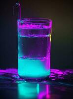 colorida gelo cubo espirrando para dentro uma vidro do água dentro néon luz foto