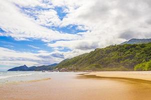praia lopes mendes na ilha tropical ilha grande brasil.