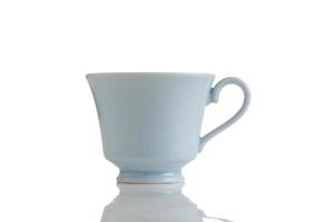 xícara de café e chá vintage em fundo branco foto