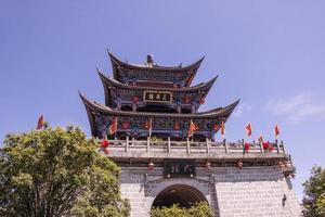 torre de arquitetura chinesa antiga em dali yunnan, china foto