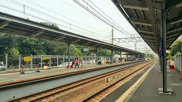 Visão do Lentilha agung estrada de ferro estação. massa público transporte dentro Jacarta. foto