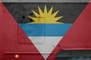 Antígua e barbuda bandeira retratado em lado parte do militares blindado caminhão fechar-se. exército forças conceptual fundo foto