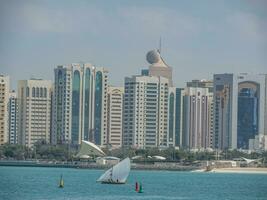 a cidade de abu dhabi foto