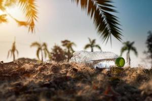closeup garrafa de plástico transparente bebida de água foto