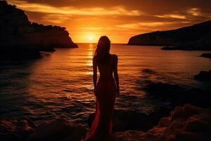 lindo menina dentro uma grandes tarde vestir em a Beira Mar às pôr do sol, épico vermelho pôr do sol dentro cala Lentrisca com modelo , Ibiza, ai gerado foto