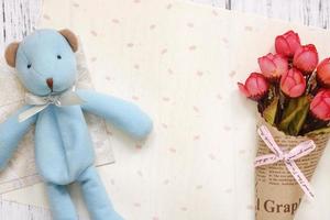 papel com urso e flores foto