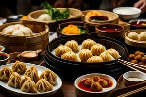 uma mesa com muitos pratos do dumplings. gerado por IA foto