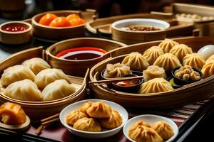 uma variedade do dumplings e de outros Comida dentro bambu cestas. gerado por IA foto