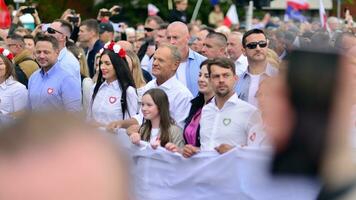 Varsóvia, Polônia. 1 Outubro 2023. Donald presa durante do dentro a maior demonstrações visto dentro Polônia desde a outono do O comunismo. marcha do uma milhão corações foto