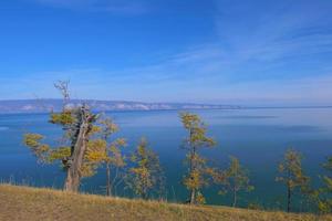 Ilha do Lago Baikal Olkhon em um dia ensolarado, Irkutsk, Rússia foto