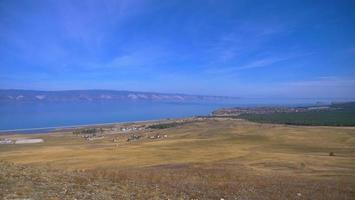 Ilha de Olkhon do Lago Baikal em um dia ensolarado, Irkutsk, Rússia. foto