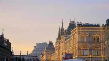 belo edifício de arquitetura de departamento de luxo em Moscou, Rússia foto