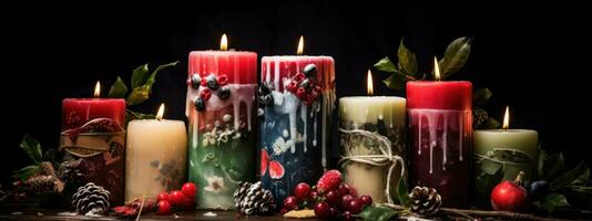 artesanal velas decorado com azevinho folhas, bagas e flocos de neve agrupado juntos com coordenando presente Tag e fitas. generativo ai foto