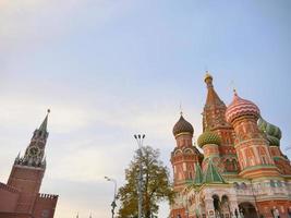 st. catedral do manjericão na praça vermelha de moscou kremlin, rússia foto