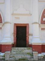 arco de pedra no palácio do czar alexey mikhailovich, moscovo, rússia foto