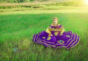 nicaraguense mulher dentro folk fantasia, nicaraguense mulher dentro folk traje foto