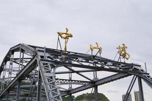 ponte zhongshan perto do rio amarelo em lanzhou gansu china foto