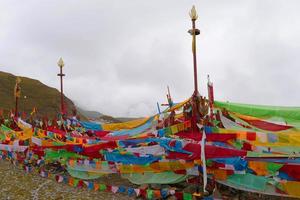 templo budista tibetano na província de laji shan qinghai, china foto