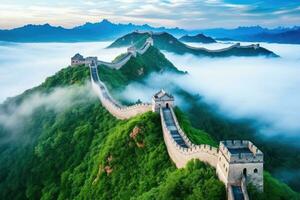 ótimo parede do China às nascer do sol, panorâmico Visão do China, a ótimo parede do China dentro a névoa , deitado longo, surrealista Visão a partir de zangão fotografia, 8k , ai gerado foto