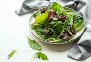 misturar salada folhas foto