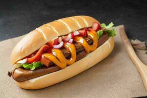 grelhado carne quente cachorro em pão. fundo. ai generativo pró foto