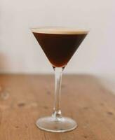 espresso martini coquetel fez com expresso, café licor e vodka foto