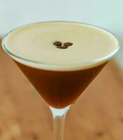 espresso martini coquetel fez com expresso, café licor e vodka foto