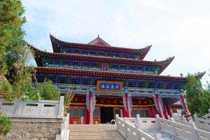 templo de tulou da montanha beishan, templo de yongxing na china de xining. foto