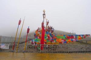 templo budista tibetano na província de laji shan qinghai, china foto