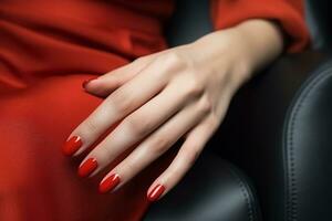 glamour mulher mão com clássico vermelho unha polonês em dela unhas. vermelho unha manicure com gel polonês às luxo beleza salão. unha arte e Projeto. fêmea mão modelo. francês manicure. generativo ai. foto