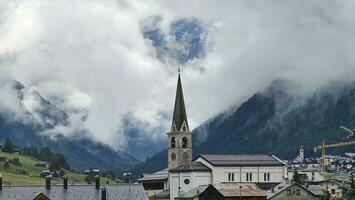 paisagens do livigno inverno esqui Centro e verão turismo, dentro Valtellina dentro a província do sondrio dentro Lombardia, dentro agosto 2023 foto